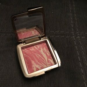 Hourglass: Ambient Lighting Blush in DIFFUSED HEAT